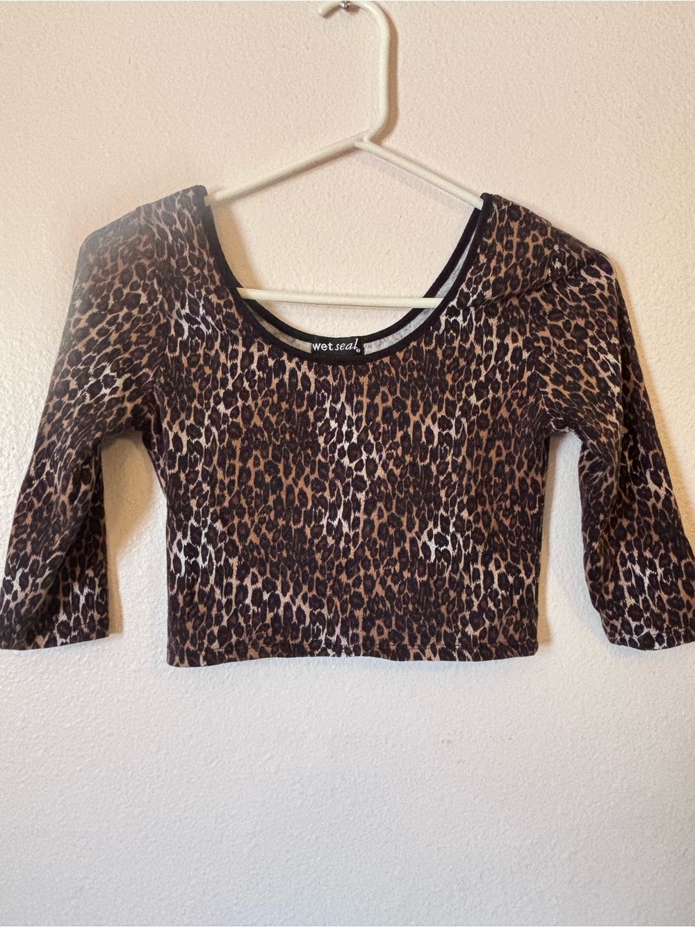 Wet Seal Woman’s Leopard Print Scoop Neck Cropped Top with 3/4 Sleeves, Size M